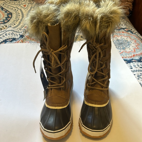 Woman’s Ella Waterproof Boot - Picture 3 of 8